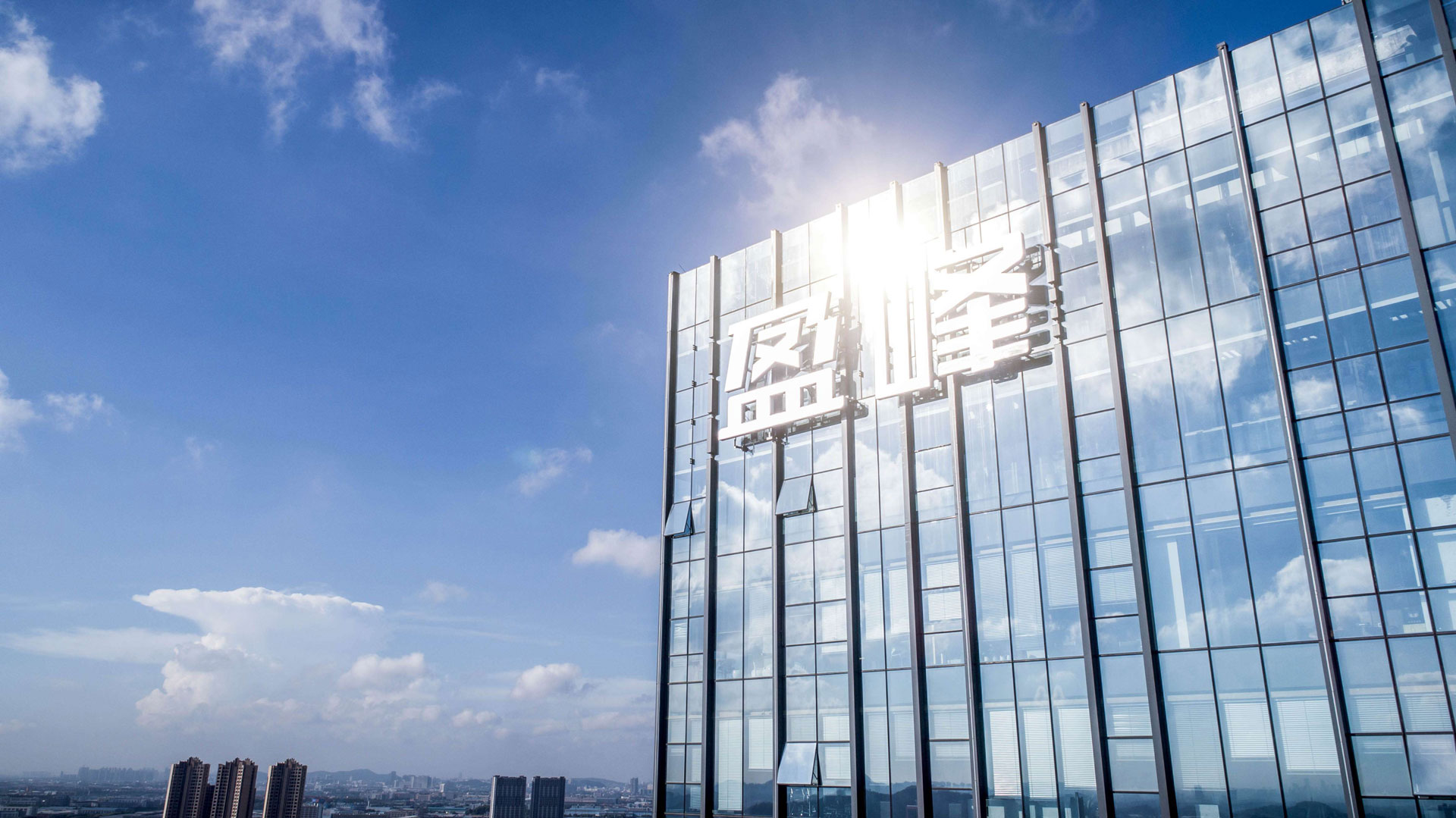 完成股权分置改革，Z6.COM-尊龙集团控股成为大股东